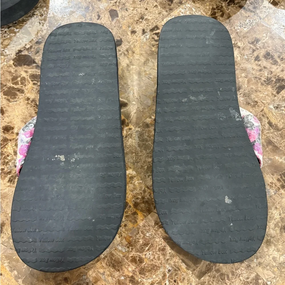Yellow Box Mixed-Pattern Women’s Flip Flop Set — Black, White, Pink - Picture 3 of 9